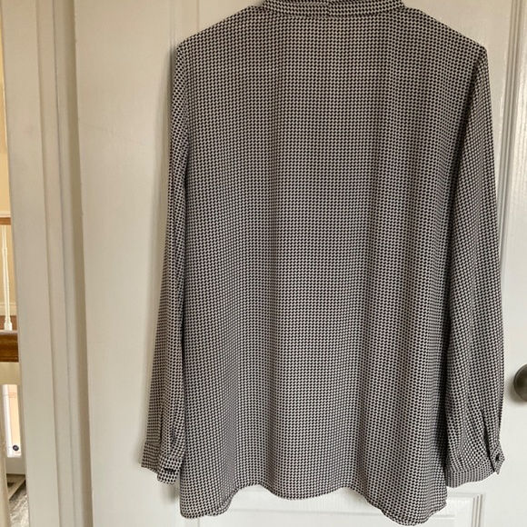 Black and white print blouse - Picture 2 of 3